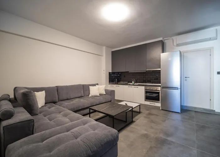 Exclusive Ladadika Apartment 3